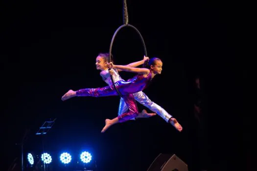 Alunos do ‘Tocando e Encantando’ emocionam a plateia do Teatro Municipal de Ribeirão Preto