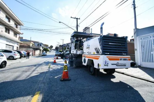 São Bernardo inicia implantação de asfalto novo em mais 12 ruas do Assunção