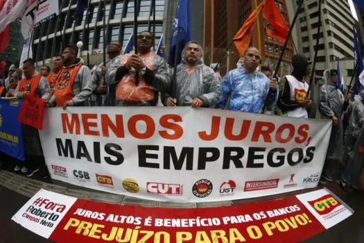 Centrais sindicais unem-se em protesto contra alta da taxa de juros