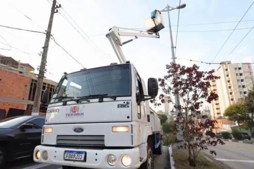 Banho de Luz avança pela Avenida Antônio Cardoso e Rua Oratório, em Santo André