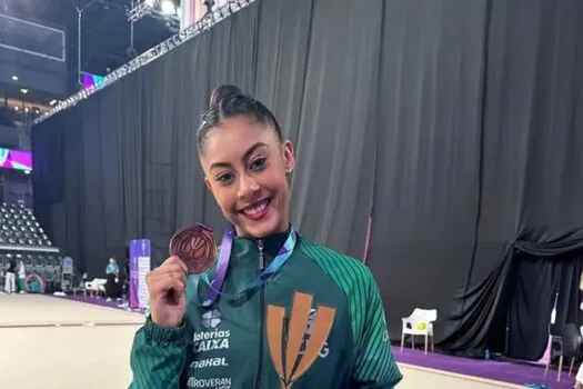 Ginasta Bárbara Domingos fatura bronze em etapa da Copa do Mundo