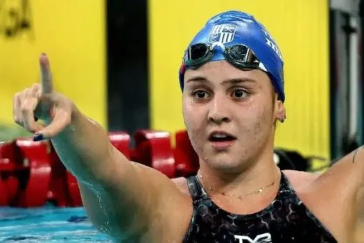 Bia Dizotti fica em sétimo nos 1500m em final com novo show de Ledecky