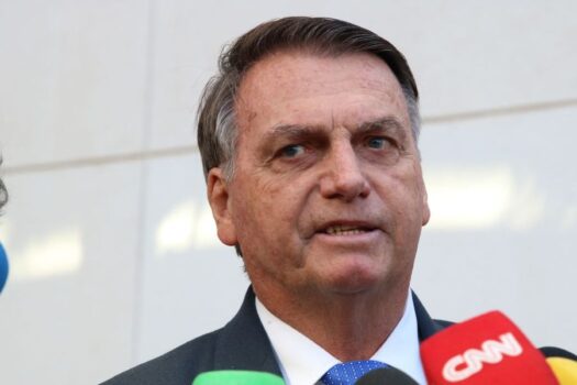 Bolsonaro afirma que trocaria generais por ministros “casca grossa”