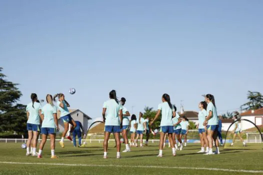 Seleção brasileira feminina de futebol enfrenta o Japão com sigilo reforçado