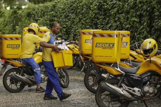 Correios anunciam PDV e concurso para contratar 3,2 mil carteiros