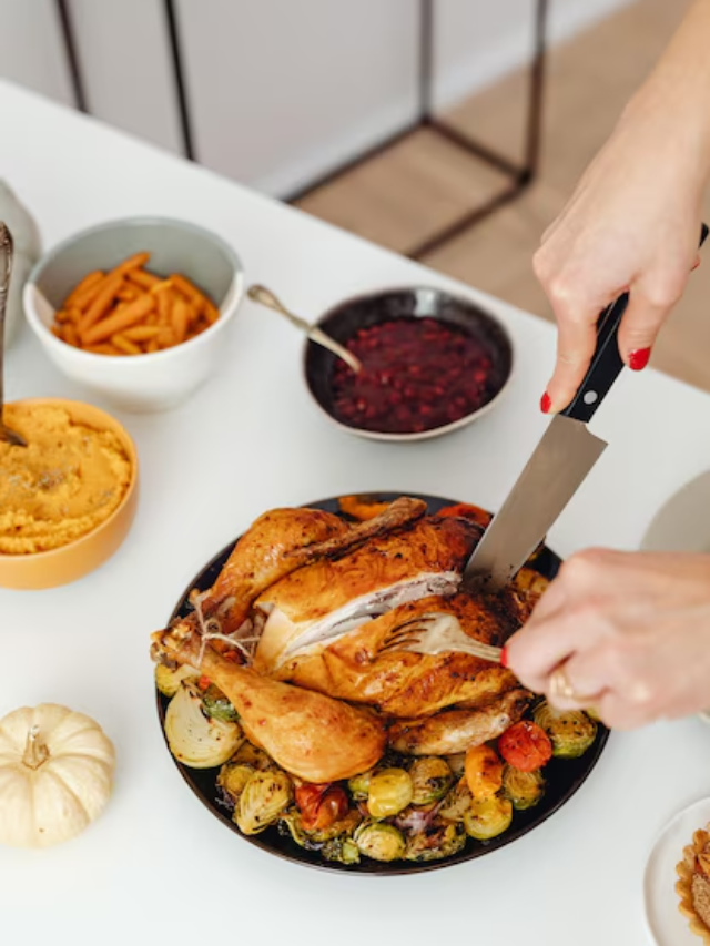 cropped-Vista-em-alto-angulo-de-um-homem-preparando-comida-na-mesa.png