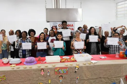 Diadema certifica concluintes do curso Culinária Básica