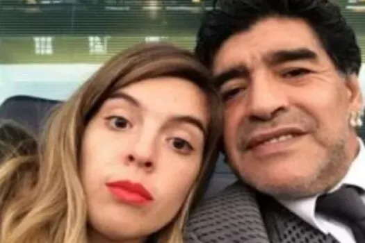 Filha de Maradona diz que procurou médium para se comunicar com o pai