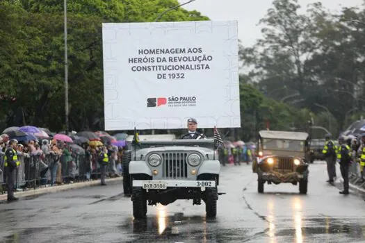 Desfile cívico-militar marca os 92 anos da Revolução Constitucionalista