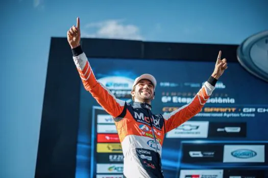 Dudu Barrichello vence corrida sprint do GP Chevrolet da Stock Car