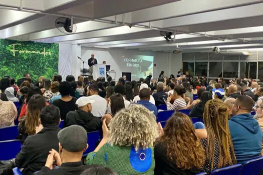 Estudantes da EJA realizam formatura na Universidade Guarulhos 