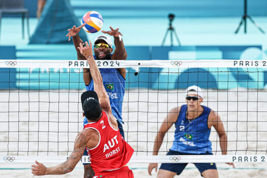 Evandro e Arthur vencem e Brasil fica 100% no vôlei de praia nas Olimpíadas