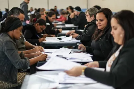 Famílias retiradas de áreas de risco em São Bernardo assinam contrato para financiar imóvel com a CDHU