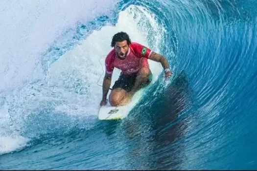 Filipe Toledo cai para ‘zebra’ japonesa e está eliminado do surfe nas Olimpíadas