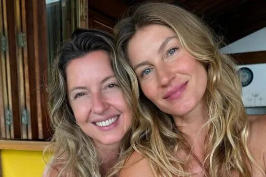 Gisele Bündchen comemora aniversário de 44 anos com irmã gêmea