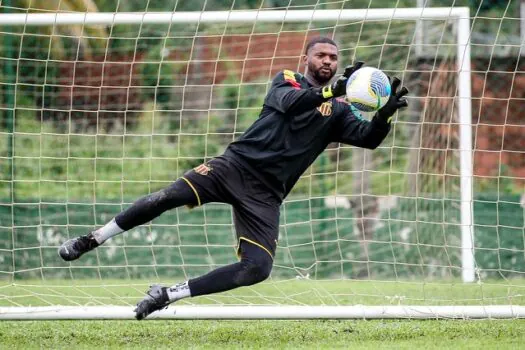 Aos 40 anos, ex-Corinthians é anunciado por time que disputará Liga dos Campeões