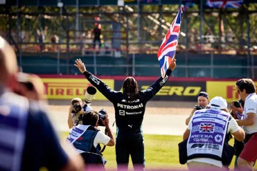 Hamilton vence GP de Silverstone de Fórmula 1 após um jejum de mais de 940 dias