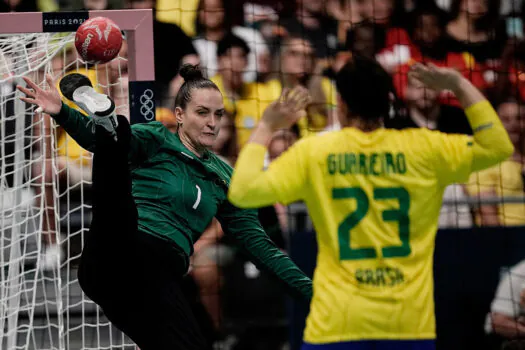 Goleira garante vitória do Brasil contra a Espanha na estreia no handebol