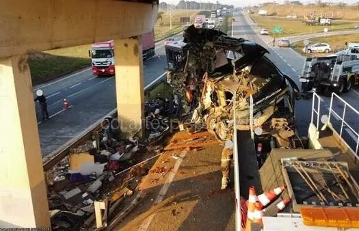 Número de mortos em acidente de ônibus em Itapetininga-SP sobe para 12, diz governo estadual