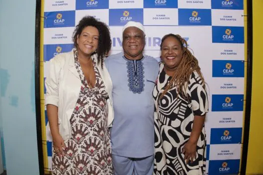 Professor Dr. Babalawô Ivanir dos Santos festeja 70 Anos no Museu do Samba