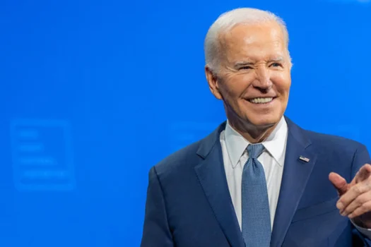 Biden desiste de ser candidato e abre caminho para novo nome democrata