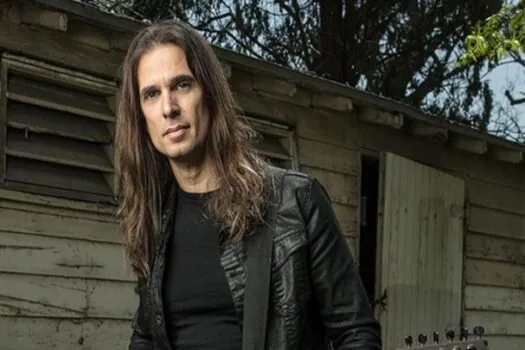 Kiko Loureiro se apresenta no Arena Club no dia 4 de agosto, em Santos