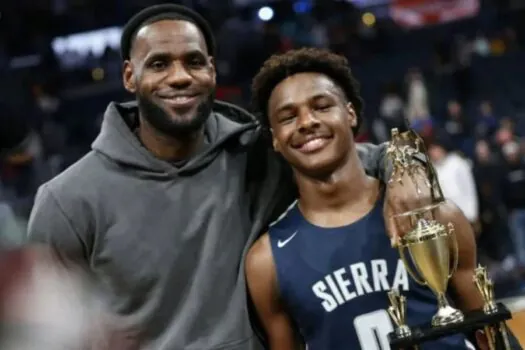 Astro da NBA é flagrado criticando filho de LeBron