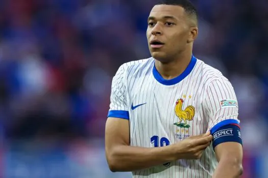 Mbappé volta a criticar extrema-direita francesa e resultado ‘catastrófico’