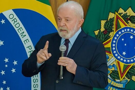 Lula sanciona novo ensino médio, mas veta mudança no Enem