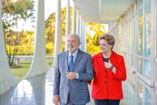 Lula recebe Dilma no Alvorada, pela 1ª vez desde o impeachmnet