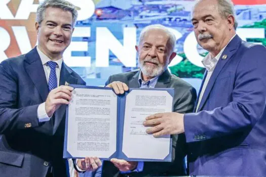 Lula anuncia aplicação de R$ 15,5 bi em obras na Dutra e na Rio-Santos