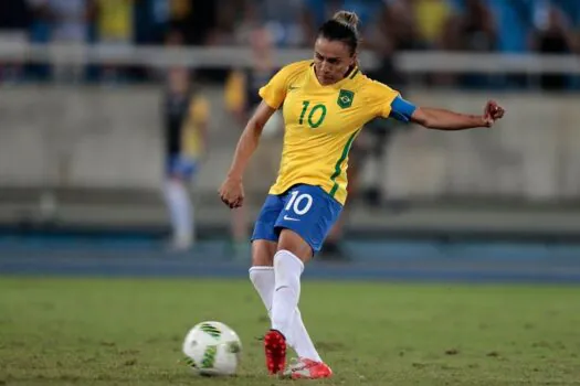 Escalação de Marta será definida hoje (9)