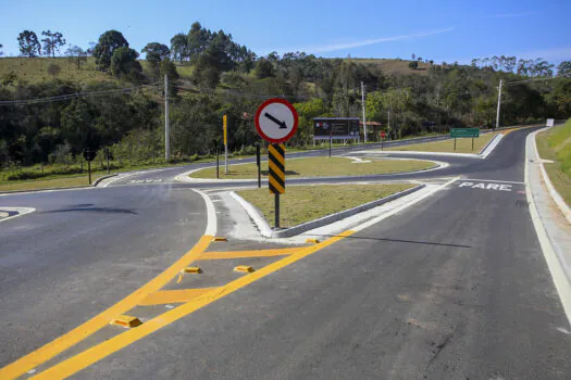 Governo de SP entrega melhorias viárias em estradas no Vale do Paraíba