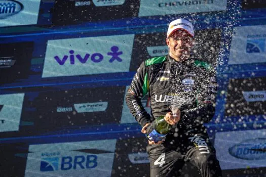 Júlio Campos celebra fim de semana da retomada da liderança do campeonato e novo pódio