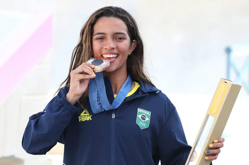 Rayssa Leal conquista o bronze no Skate Street feminino