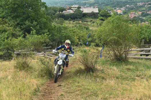 Pilotos da PowerHusky Husqvarna/Itaminas completam primeiro dia entre trilhas e montanhas na Romênia