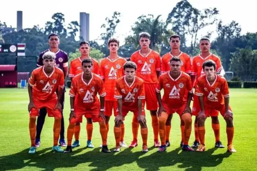 Referência FC inicia Programa Educacional que visa formação integral de jovens atletas