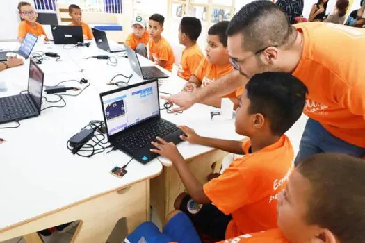 Diadema inaugura sala para aprendizado de robótica