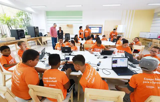 Diadema inaugura sala para aprendizado de robótica