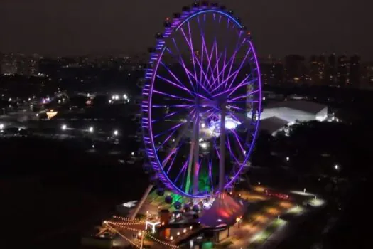 Roda Rico faz projeção de iluminação cênica durante o mês de julho