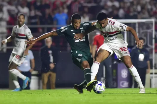 São Paulo aproveita expulsão, vence Goiás e sai na frente na Copa do Brasil