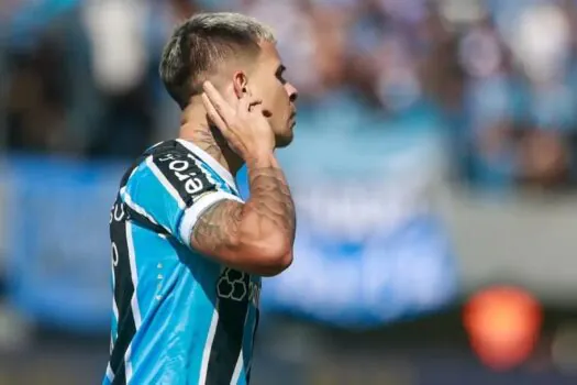 Grêmio bate Vitória e fica perto de deixar Z4 do Brasileiro