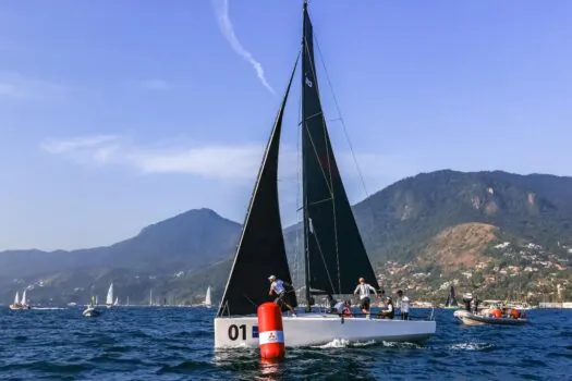 Tonka, de Ilhabela, é campeão da Classe C30 na Semana de Vela