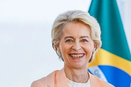 Parlamento Europeu aprova reeleição de Von der Leyen como chefe da UE