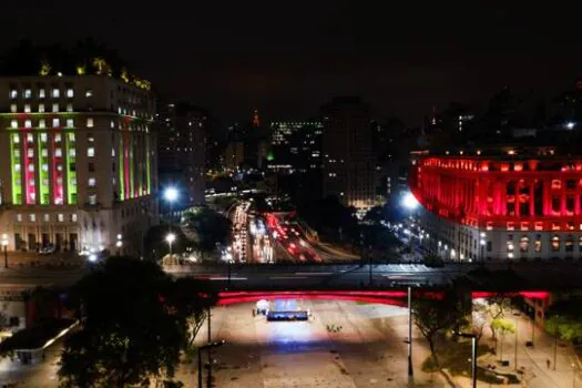 Prédios e monumentos em São Paulo recebem iluminação sobre a Saúde Bucal