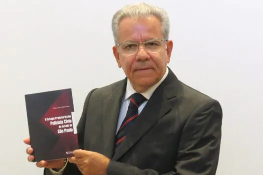 Delegado lança livro sobre início da carreira de agentes na Polícia Civil