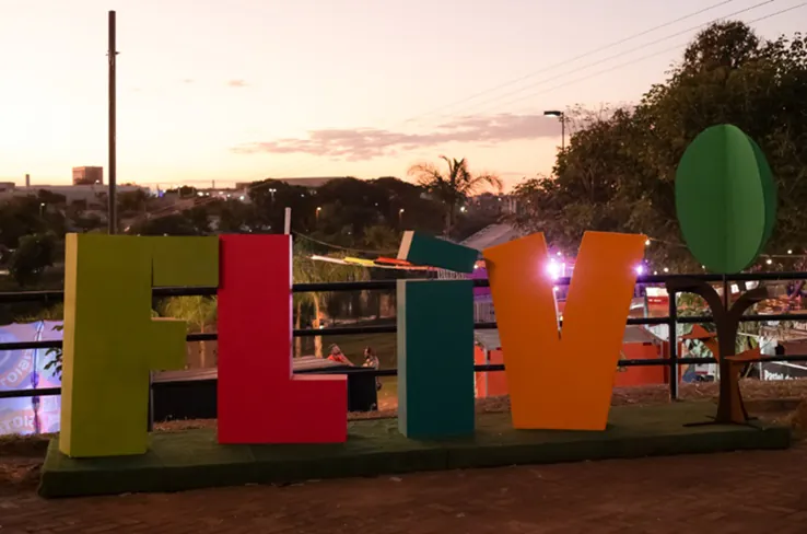 Fliv recebe Biquini para celebrar o aniversário de 87 anos de Votuporanga