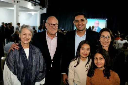 Filippi apresenta Rubens Cavalcanti como vice em evento com evangélicos