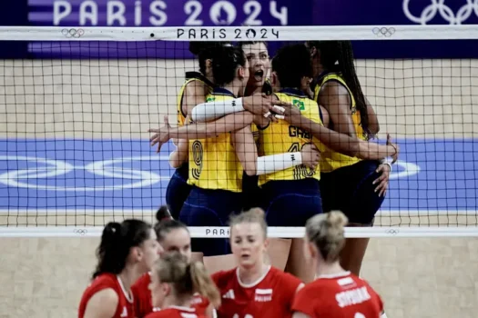 Brasil vence a Polônia no vôlei feminino liderando o grupo B