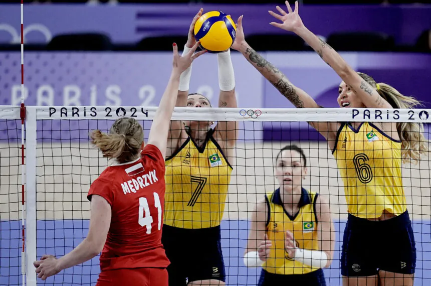 Brasil vence a Polônia no vôlei feminino liderando o grupo B